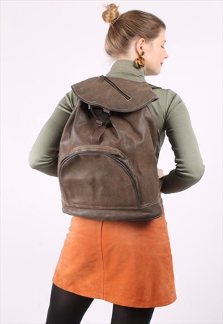 VINTAGE 90S LARGE TEXTURED BACKPACK IN BROWN FAUX LEATHER