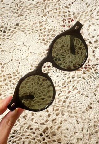 VINTAGE INSPIRED BLACK KEYHOLE SUNGLASSES