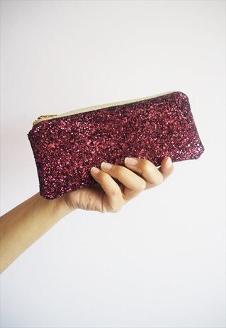 GLITTER SUNGLASSES CASE IN PLUM