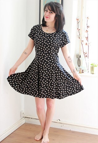 VINTAGE 90S DAISY PRINT SKATER DRESS