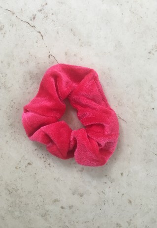 HOT PINK VELVET SCRUNCHIE