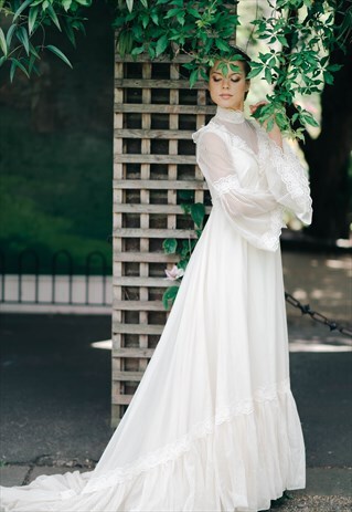 'THE TRAIN ALL THE BAD GUYS WANT' - 80S BELL SLEEVED DRESS