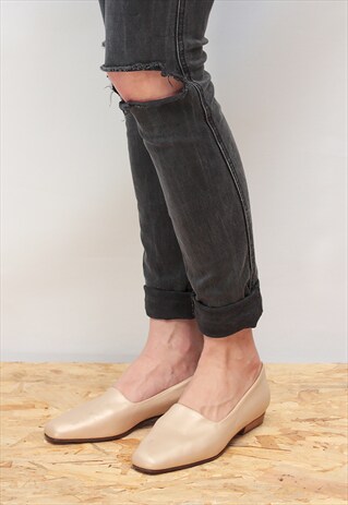 VINTAGE 80' AMAZING CLASSIC PEARL BEIGE LEATHER FLAT SHOES