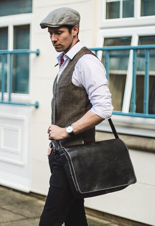 THE BLACK URBAN MESSENGER BAG