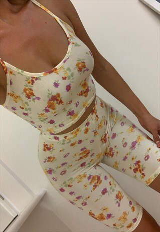 CAMI AND LEGGING SHORTS CO-ORD IN CREAM DITSY FLORAL