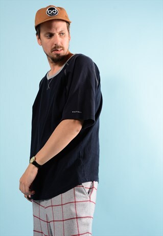 VINTAGE TOMMY HILFIGER TEE SHIRT.