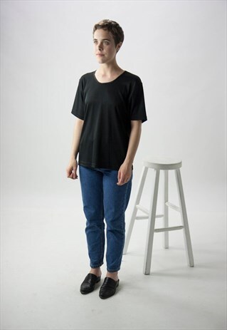 BLACK RIBBED CREW NECK / RETRO CASUAL T-SHIRT