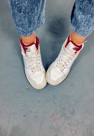 VINTAGE NIKE HI TOP TRAINERS