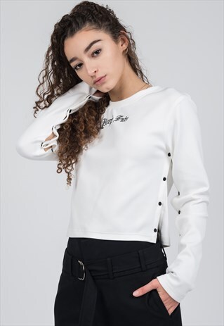 LONG SLEEVED T-SHIRT WITH SNAPS IN WHITE