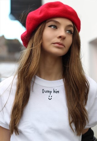 T-SHIRT IN WHITE WITH DUMP HIM SLOGAN EMBROIDERY