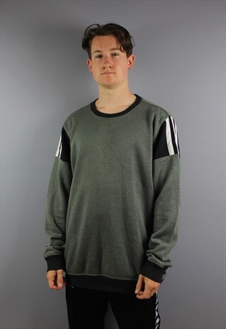 VINTAGE ADIDAS SWEATSHIRT IN GREY WITH THREE STRIPE DESIGN.