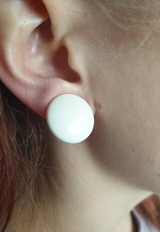 CREAM COLOUR BUTTON CLIP ON
