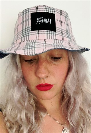REVERSIBLE DENIM FLORAL BUCKET HAT