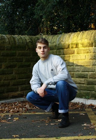 VINTAGE GREY CHAMPION SWEATSHIRT