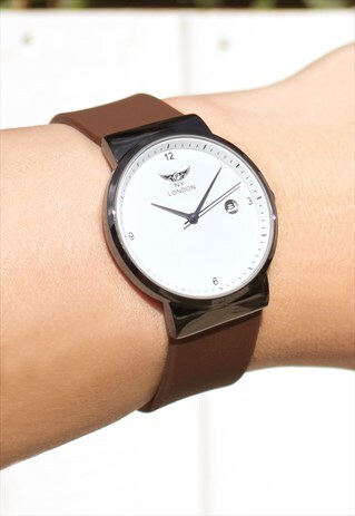 COMPACT PLAIN FACE WATCH WITH DATE