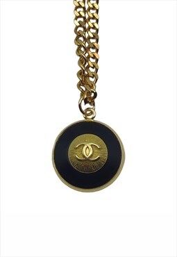 Authentic Chanel button Reworked, color black & gold