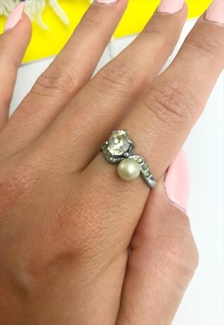 1950'S PEARL AND GEM RING