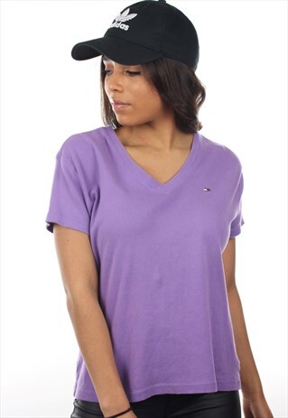 VINTAGE TOMMY HILFIGER SMALL LOGO V NECK T SHIRT