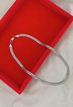 OMEGA LUXE Silver Textured Curb Chain Statement Necklace