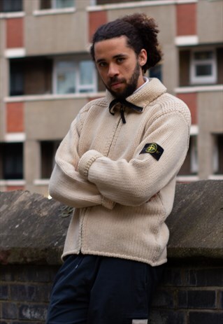 VINTAGE 90S STONE ISLAND LOGO THICK KNITTED JACKET IN BEIGE