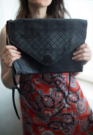 VINTAGE 70'S BLACK ENVELOPE SHOULDER BAG