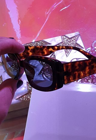 SLIM RECTANGLE SUNGLASSES IN TORTOISE SHELL