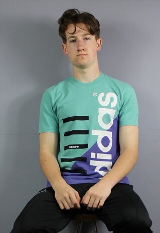 VINTAGE ADIDAS T SHIRT IN GREEN WITH PRINTED LOGO. SIZE XS