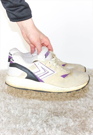 VINTAGE 90'S BROOKES RETRO STYLE TRAINERS