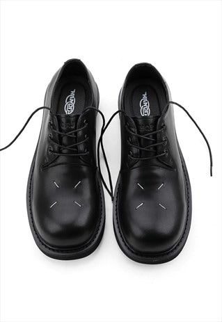 Edgy high fashion shoes round shape embroidered brogues