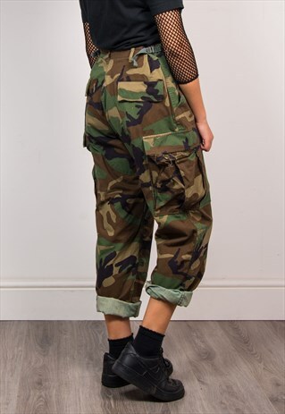 90'S VINTAGE GRUNGE STYLE GREEN CAMO TROUSERS