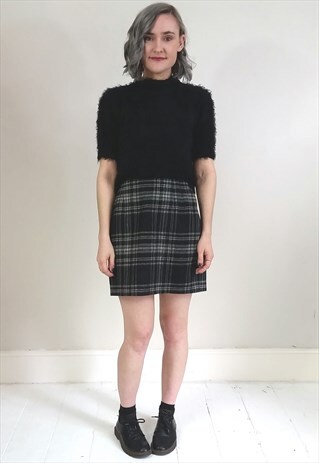 VINTAGE 80'S BLACK AND WHITE CHECKED WOOL MINI SKIRT