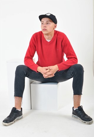 VINTAGE DANIEL HECHTER V NECK JUMPER IN RED