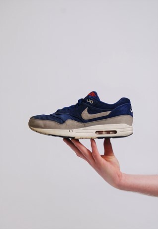 VINTAGE NIKE AIR MAX TRAINERS